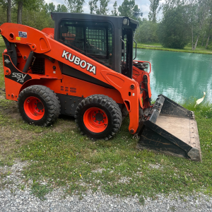 2020 Kubota SSV75 Skidsteer
